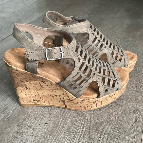Maurices Shoes - 🎉HP🎉Like New Maurices Woman’s Francie Gray Strappy Cork Wedge Heels
